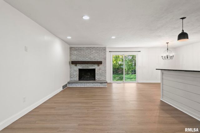125 CYPRESS POINT Drive, Springfield, IL 62704