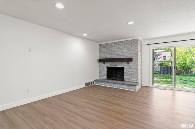 125 CYPRESS POINT Drive, Springfield, IL 62704