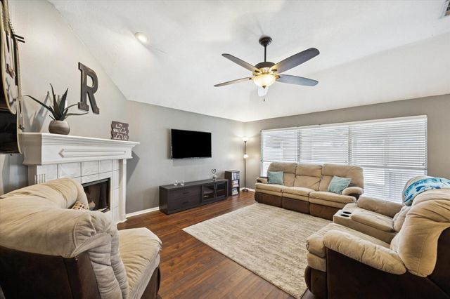 1409 Bob White Trail, Sealy, TX 77474