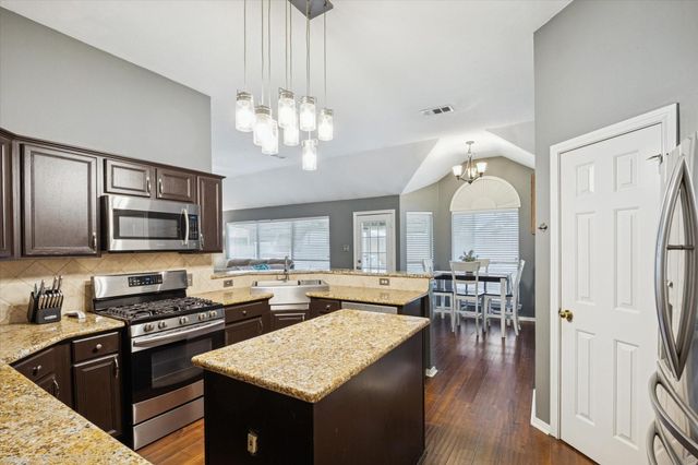 1409 Bob White Trail, Sealy, TX 77474