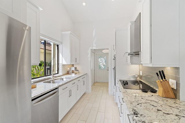 125 Harbourside Circle, Jupiter, FL 33477