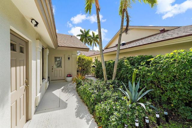 125 Harbourside Circle, Jupiter, FL 33477