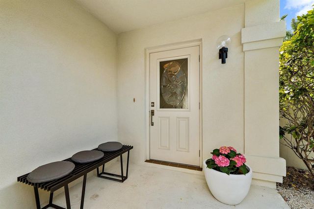 125 Harbourside Circle, Jupiter, FL 33477