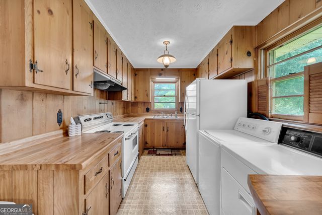 24 Laurel Drive, Hartwell, GA 30643