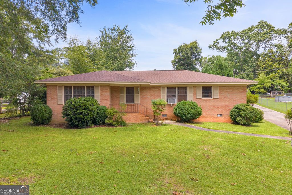 24 Laurel Drive, Hartwell, GA 30643