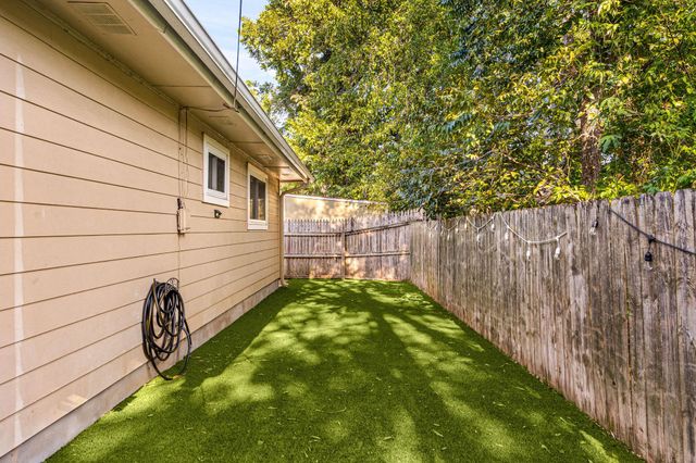 9725 Meadowheath DR, Austin, TX 78729
