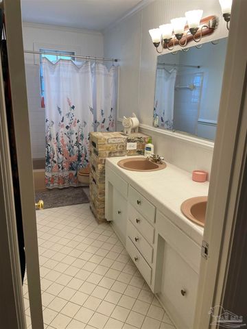 101 Seamarge Cir, Pensacola, FL 32507