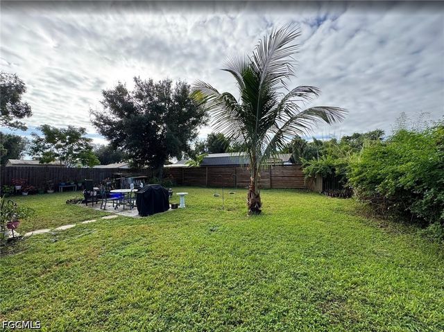 559 San Bernardino ST, North Fort Myers, FL 33903