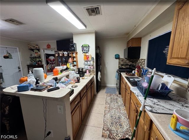559 San Bernardino ST, North Fort Myers, FL 33903