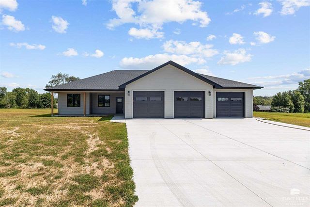 2008 Arbor Lane, Wamego, KS 66547