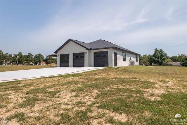 2008 Arbor Lane, Wamego, KS 66547