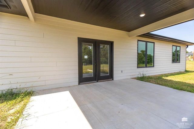 2008 Arbor Lane, Wamego, KS 66547