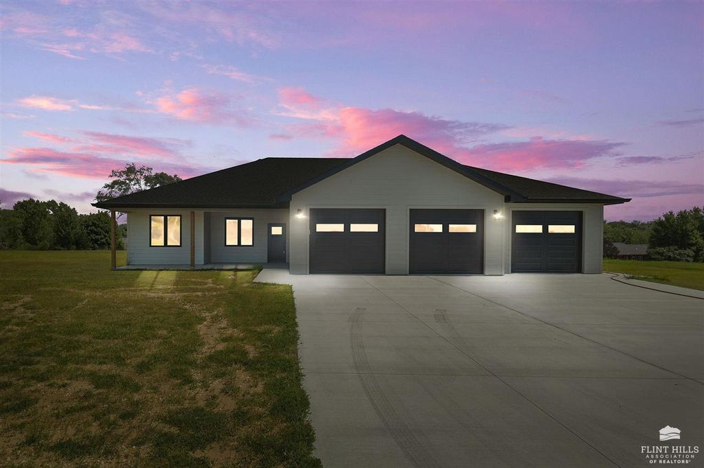 2008 Arbor Lane, Wamego, KS 66547