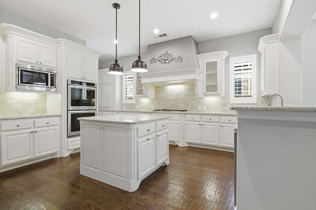 613 Joshua Road, Lantana, TX 76226