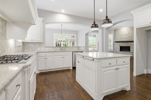613 Joshua Road, Lantana, TX 76226