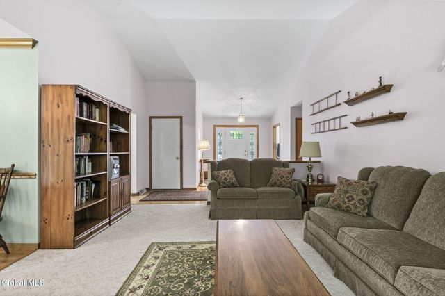812 Al Constantino Drive, Rotterdam, NY 12306