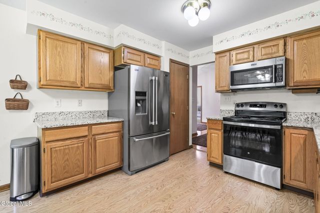 812 Al Constantino Drive, Rotterdam, NY 12306