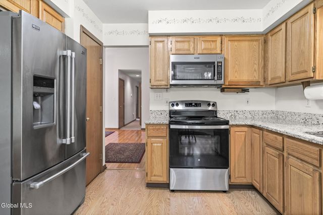 812 Al Constantino Drive, Rotterdam, NY 12306