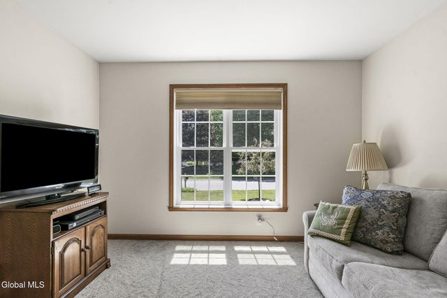 812 Al Constantino Drive, Rotterdam, NY 12306