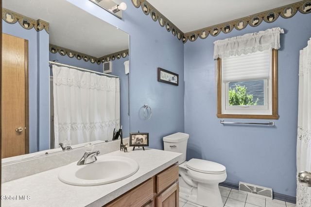 812 Al Constantino Drive, Rotterdam, NY 12306