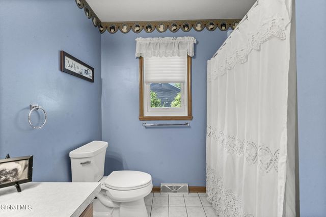 812 Al Constantino Drive, Rotterdam, NY 12306