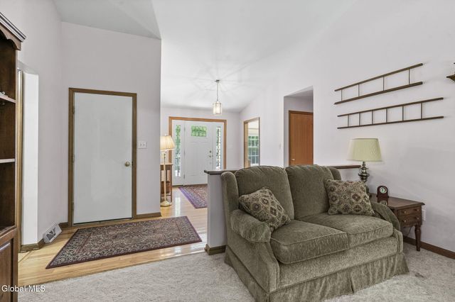 812 Al Constantino Drive, Rotterdam, NY 12306