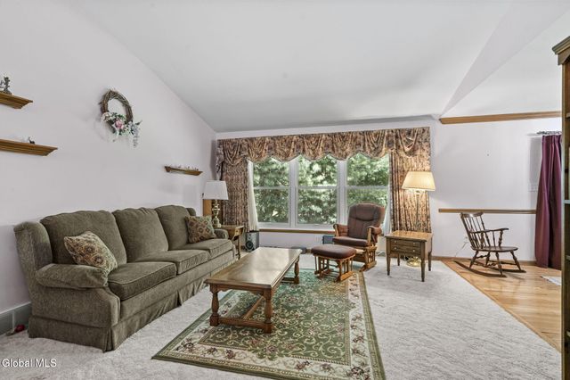 812 Al Constantino Drive, Rotterdam, NY 12306