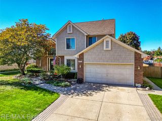 46835 Ridgepointe Drive, Macomb Township, MI 48042