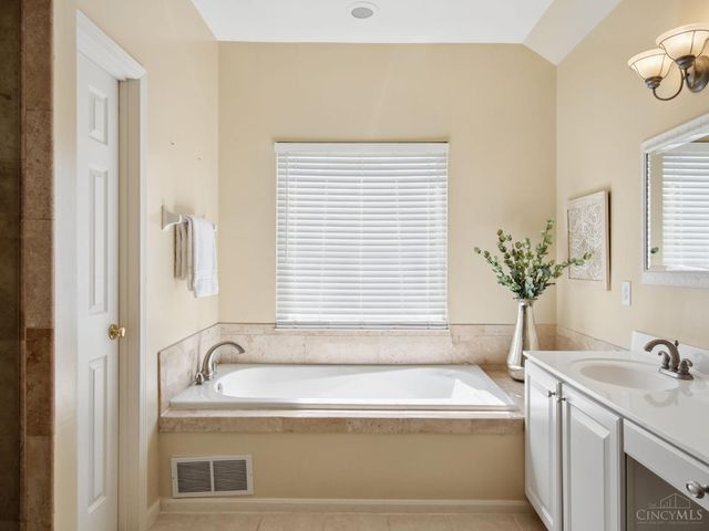 7879 Yellowwood Drive, Mason, OH 45040