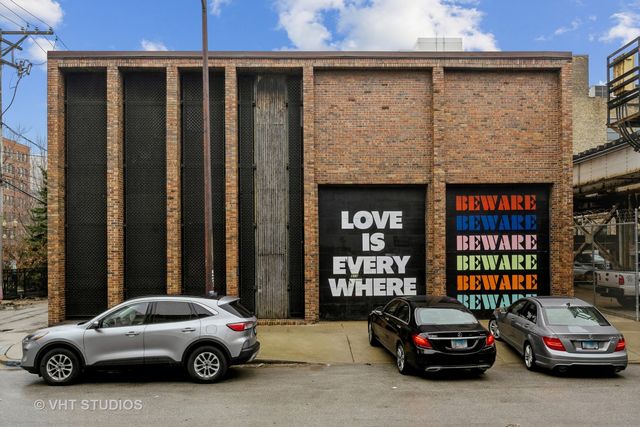 313 W Chestnut Street, Chicago, IL 60610