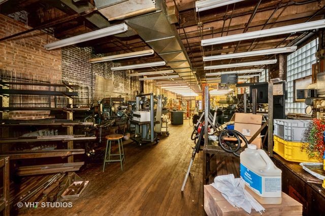 313 W Chestnut Street, Chicago, IL 60610
