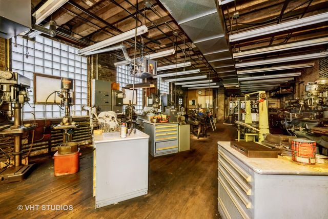 313 W Chestnut Street, Chicago, IL 60610