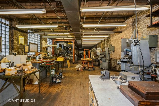 313 W Chestnut Street, Chicago, IL 60610