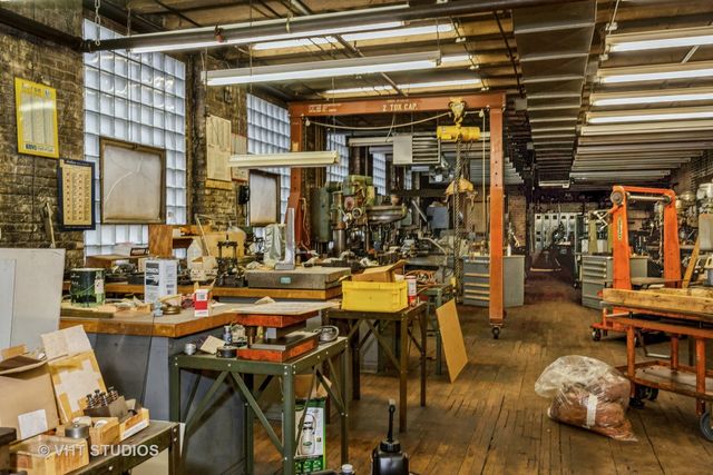 313 W Chestnut Street, Chicago, IL 60610