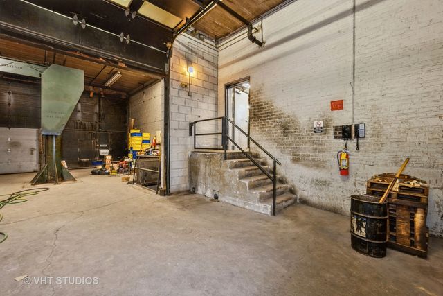 313 W Chestnut Street, Chicago, IL 60610