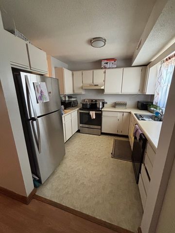 369 Aiken Ave 21, Lowell, MA 01850