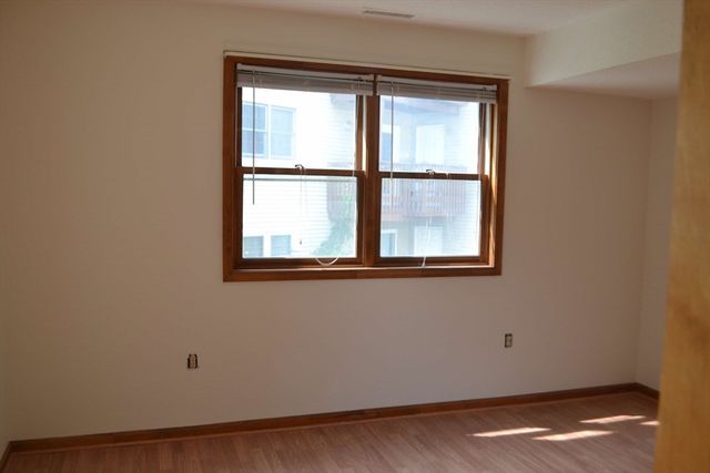 369 Aiken Ave 21, Lowell, MA 01850