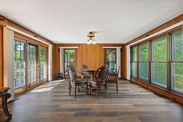 2250 White Oak Drive, Northbrook, IL 60062