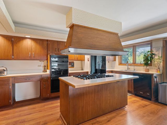 2250 White Oak Drive, Northbrook, IL 60062