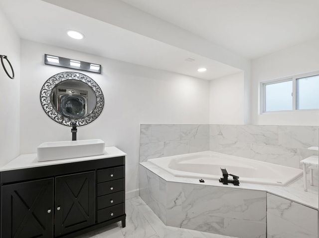 2250 White Oak Drive, Northbrook, IL 60062