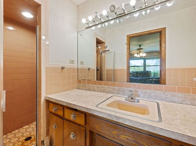 2250 White Oak Drive, Northbrook, IL 60062