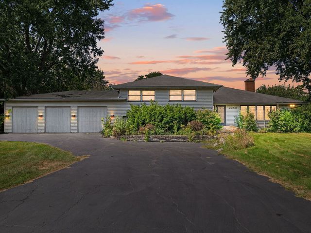 2250 White Oak Drive, Northbrook, IL 60062