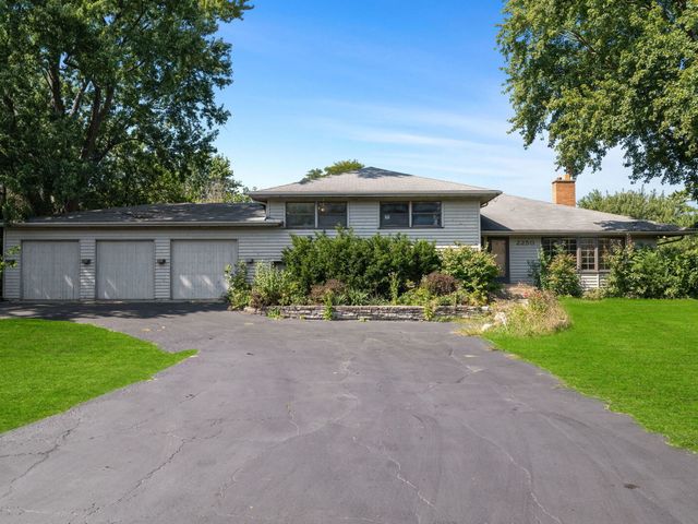 2250 White Oak Drive, Northbrook, IL 60062