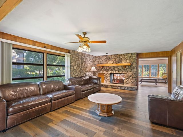 2250 White Oak Drive, Northbrook, IL 60062