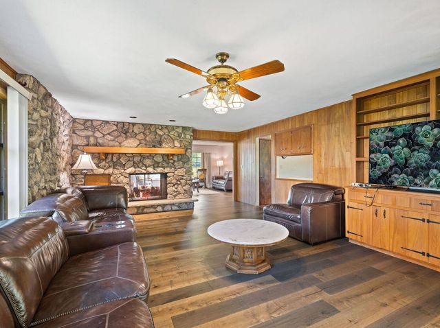 2250 White Oak Drive, Northbrook, IL 60062
