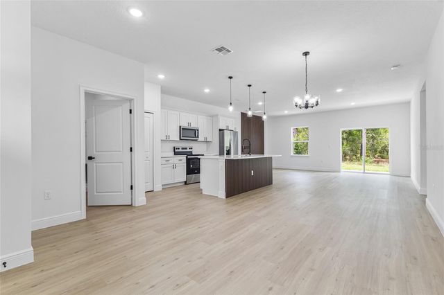 1071 W HAMPSHIRE BOULEVARD, Dunnellon, FL 34434