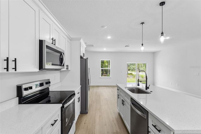 1071 W HAMPSHIRE BOULEVARD, Dunnellon, FL 34434