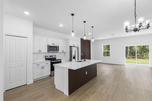 1071 W HAMPSHIRE BOULEVARD, Dunnellon, FL 34434