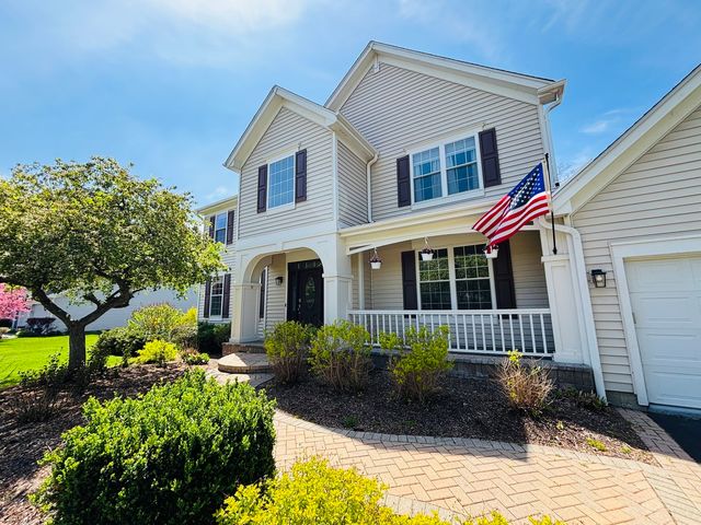 802 Autumn Hill, West Dundee, IL 60118