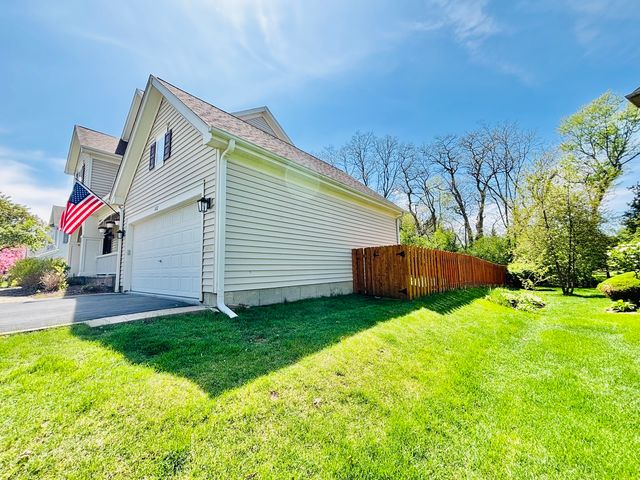 802 Autumn Hill, West Dundee, IL 60118